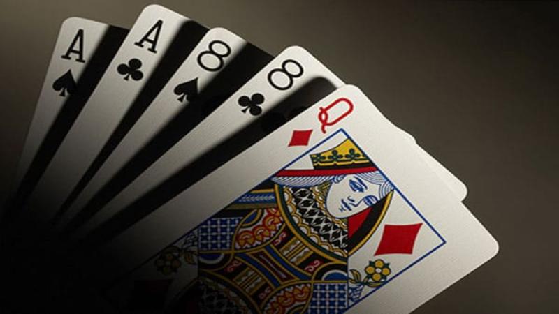 Chờ bài đẹp khi tham gia cá cược Liêng 